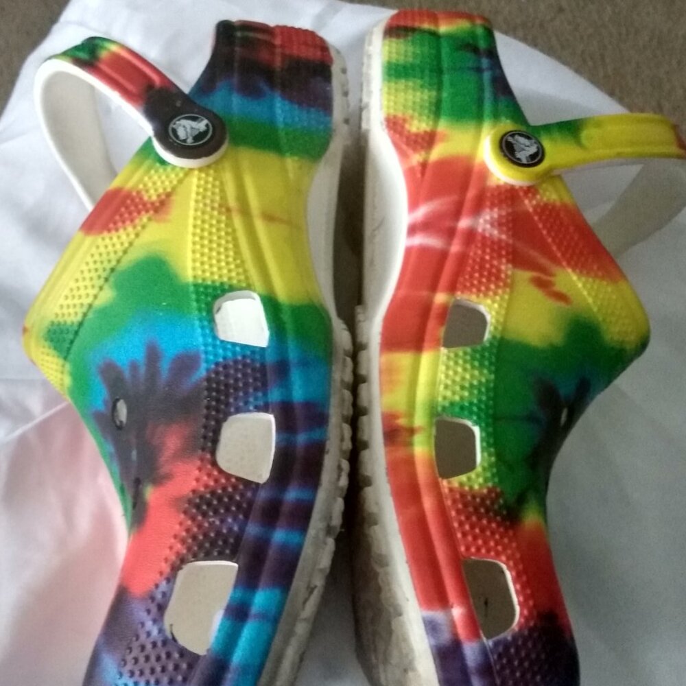 CROCS TIE DYE CLASSIC UNI-SEX WOMEN 12 MEN 10 - Picture 6 of 9